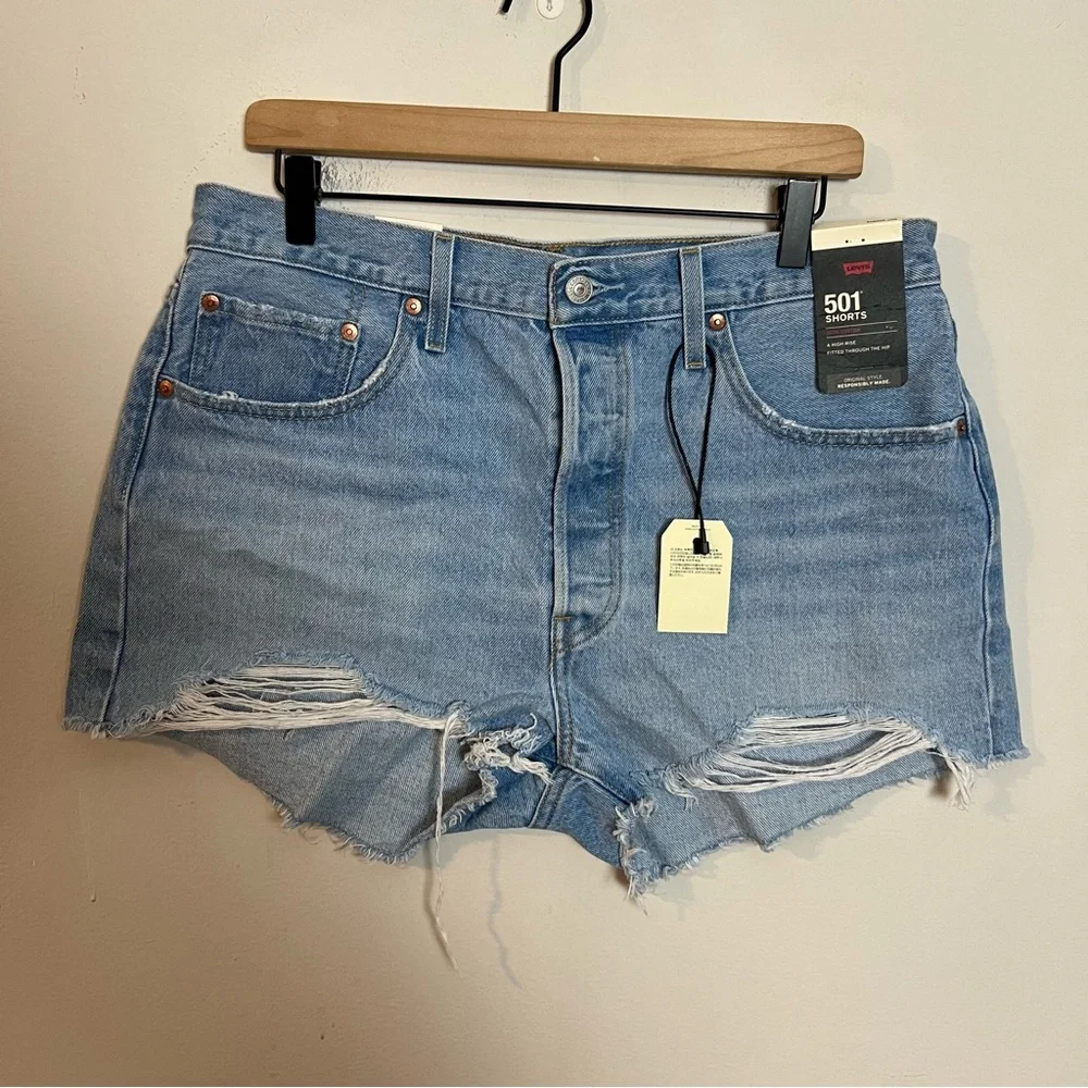 NWT LEVI’S- 501 High Rise Womens Denim Shorts Cut Off Jeans Fray Hems